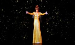 Whitney Houston “sống lại” trên sân khấu nhờ công nghệ Hologram