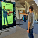 Quảng cáo DOOH cá nhân hoá thông qua nhận diện gương mặt của GMC