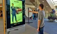 Quảng cáo DOOH cá nhân hoá thông qua nhận diện gương mặt của GMC